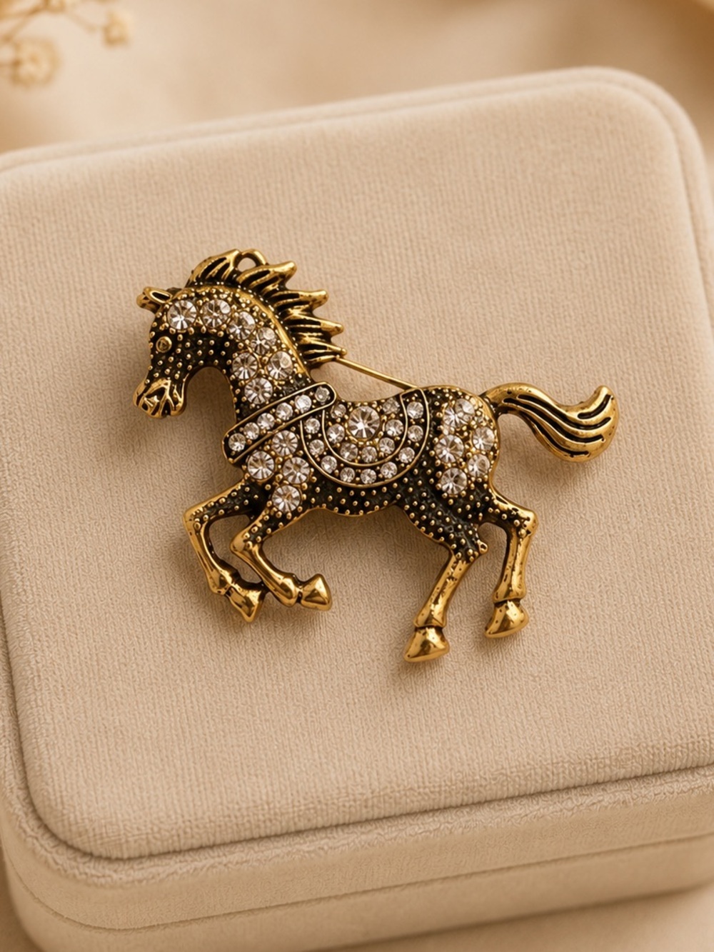 Champagne Stardust Horse Brooch